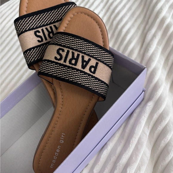 Madden Girl Paris Tan and Black Sandals - Picture 6 of 6